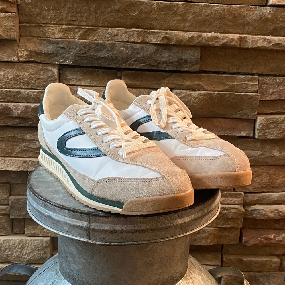 Tretorn Leather Sneaker Tennis Shoe White with Green Lace-up
